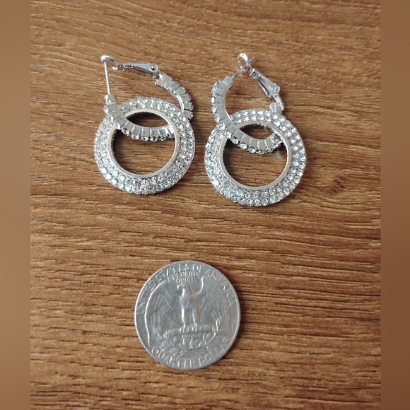 silver earrings Interlocking Double Hoop Earrings - Picture 3 of 4